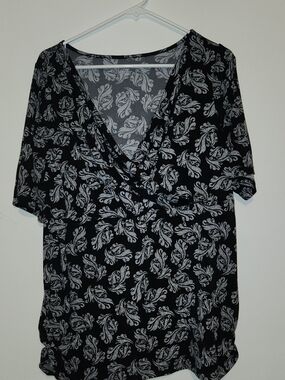 Black and White Flower Lane Bryant Women’s Top 18